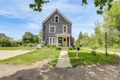 New London Vacation Rental | 3BR | 1BA | 1,200 Sq Ft