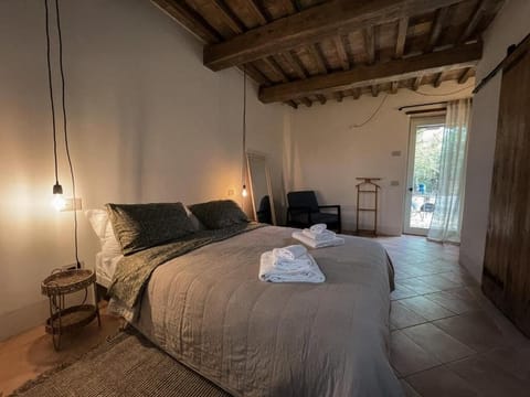 Individually decorated, individually furnished, travel crib, free WiFi