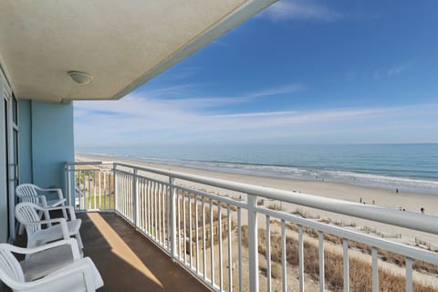 Oceanview Balcony: Sip your morning coffee with stunning beach and sea views!