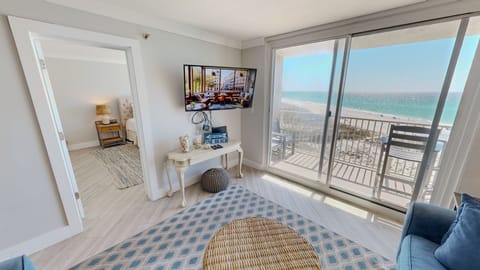 Condo, 2 Bedrooms | Living area