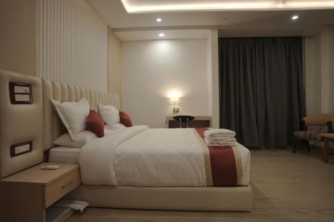 Superior Double Room, City View | In-room safe, blackout drapes, soundproofing, iron/ironing board