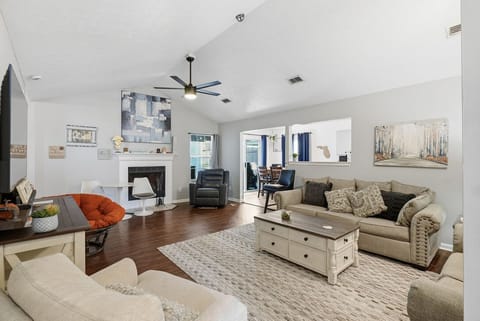 Sunlit, Open Living Space