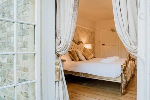 Luxury Double Room, Balcony, River View | Desk, laptop workspace, iron/ironing board, free WiFi