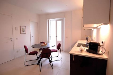 Superior Apartment, Balcony, Tower | Dining