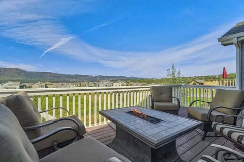 Welcome to Rangeview Pass! From this vantage point, you can appreciate the true scale of the Front Range views that define Colorado. The deck provides a private and functional extension of the home’s living space, designed for relaxation 