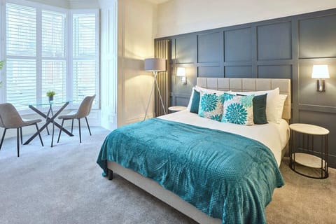 Langley Hotel Apt 2, Whitby - Host & Stay