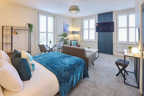 Langley Hotel Apt 5, Whitby - Host & Stay