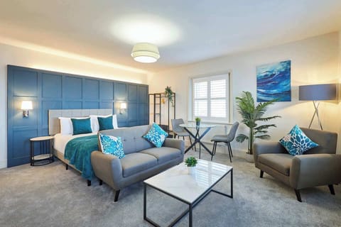 Langley Hotel Apt 7, Whitby - Host & Stay