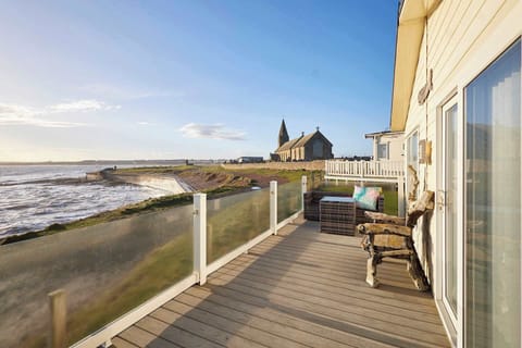 The Beach House, Newbiggin-by-the-Sea - Host & Stay