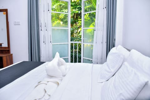 Family Double Room, Balcony, River View | Iron/ironing board