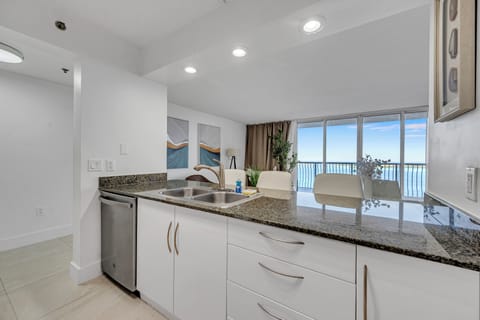 Luxury Apartment, Ocean View | Private kitchen | Full-size fridge, microwave, oven, stovetop