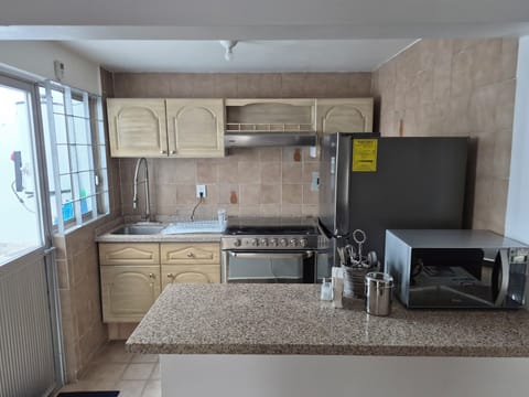 Standard Apartment, Kitchen | Private kitchen | Fridge, microwave, oven, stovetop