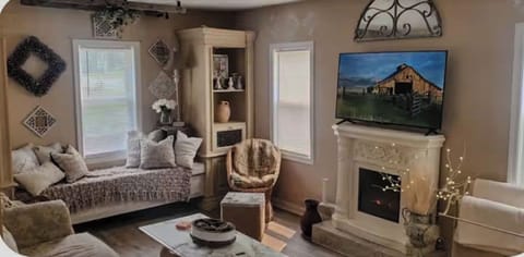 House, Multiple Beds, Air conditioning | Living area