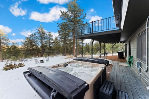 The Pine Getaway on 60 Acres with Hot Tub House in Park County
