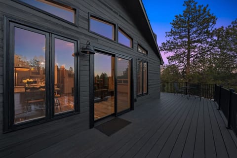 The Pine Getaway on 60 Acres with Hot Tub House in Park County