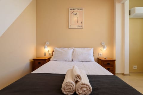 Bed,Photo of the whole room,Bedroom