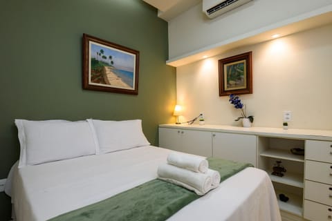 Photo of the whole room,Bedroom