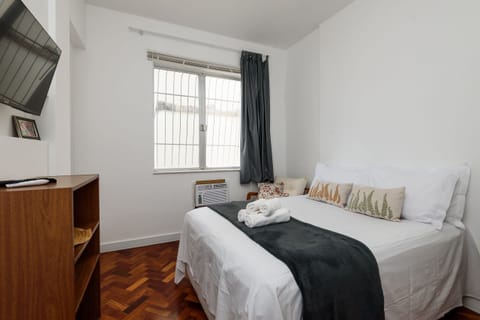 Photo of the whole room,Bedroom