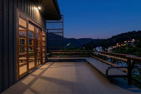 Harley 1 BDR Condo Kata Hill, 3 Mins To kata Beach (11029)