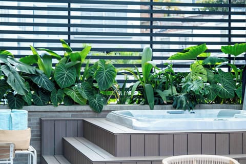 Outdoor spa tub