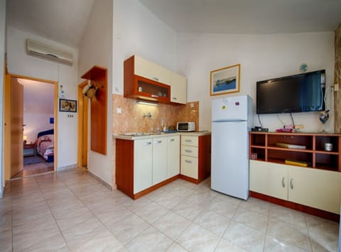 Apartment (A2 - OneBedroom Apartment with Terrac) | Private kitchen | Fridge