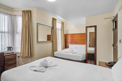 Superior Quadruple Room | In-room safe, desk, blackout drapes, soundproofing