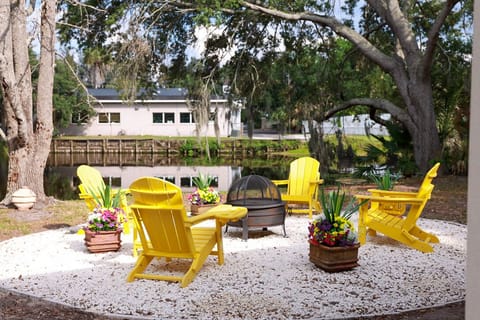 Fire pit overlooking pond ~ you may see playful otters, mallard ducks & egrets