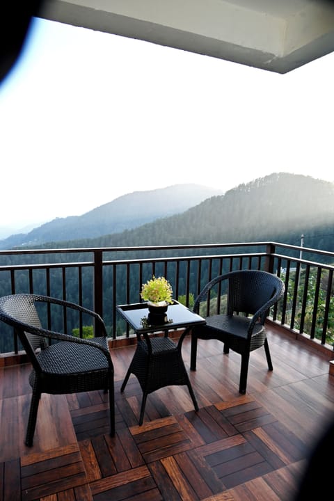 Superior Room with Balcony | Blackout drapes, free WiFi