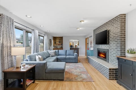 Settle in after a full day exploring Kansas City. The oversized sectional, mounted TV, and modern fireplace create the perfect space for movie nights or game-day watch parties.