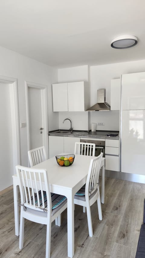 kitchen - oven, stove top, refrigerator