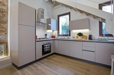 Casa al Fienile, Charming Loft near Lucca's Centre Apartment in Capannori