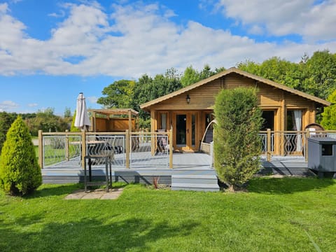 Front view of the Windsor Lodge. 