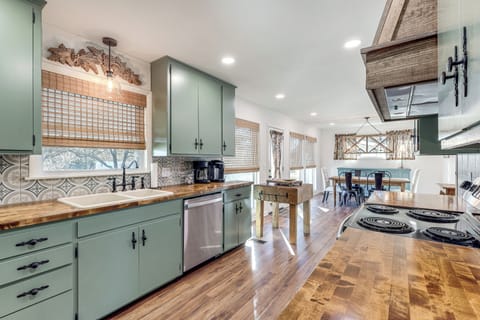 House (2 Bedrooms) | Interior
