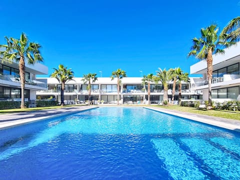 Modern 2-bedroom penthouse in Antilia Terraces, Mar de Cristal with rooftop terrace, communal pool and panoramic views.