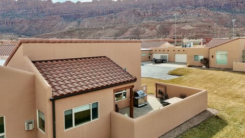 Welcome to Robert's Roost - Rim Village W4!