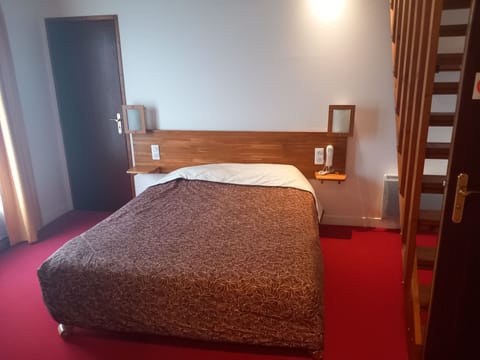 Classic Twin Room, 2 Twin Beds, Garden View | Desk, laptop workspace, free WiFi