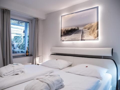 Apartment, 1 Bedroom | In-room safe, desk, laptop workspace, free WiFi