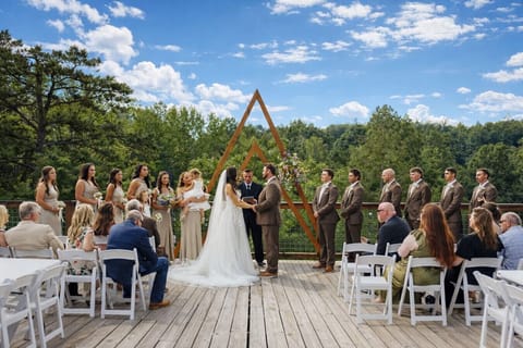 Welcome to Elegant Elite Estate — A Smoky Mountain Wedding Venue with On-Site Lodging.