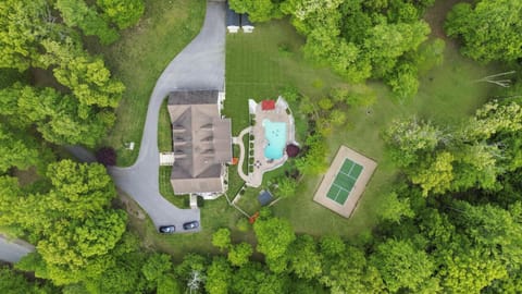 8,000 Sq Ft Luxury Estate Near Annapolis | Pool, Pickleball, Golf Simulator & Sleeps 32