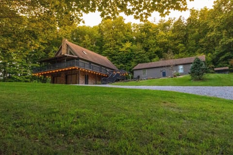 Killbuck Vacation Rental | 5BR | 5BA | 3,000 Sq Ft | Stairs Required