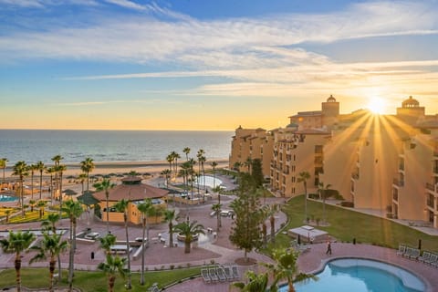 3 outdoor pools, free cabanas, pool umbrellas