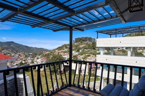 Premium Double Room, Balcony, City View | Property grounds