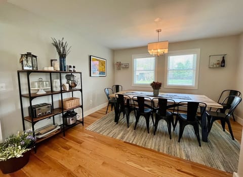 dining room seats 10+ island seating