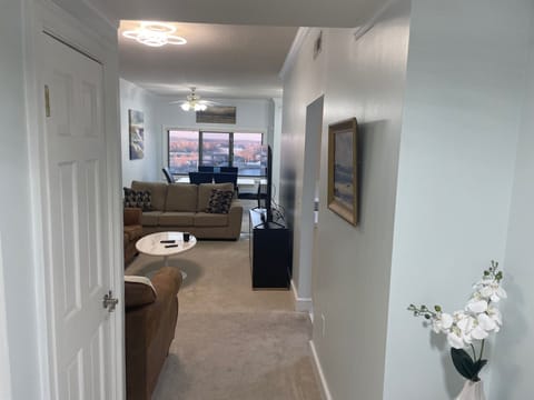 3 Bdrm Condo on the River Downtn Augusta: security, parking garage, gym & sauna Apartment in North Augusta