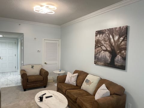 3 Bdrm Condo on the River Downtn Augusta: security, parking garage, gym & sauna Apartment in North Augusta