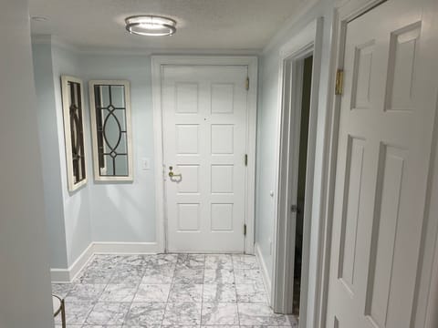 3 Bdrm Condo on the River Downtn Augusta: security, parking garage, gym & sauna Apartment in North Augusta