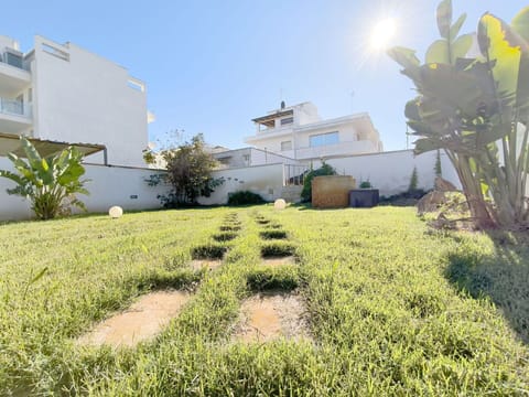 Residential Area, Garden, Lawn, Apartment, Backyard, Landscaping, Yard, Shade, Estate, Suburb