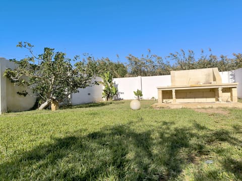 Land Lot, Garden, Lawn, Backyard, Landscaping, Yard, Shade, Hacienda