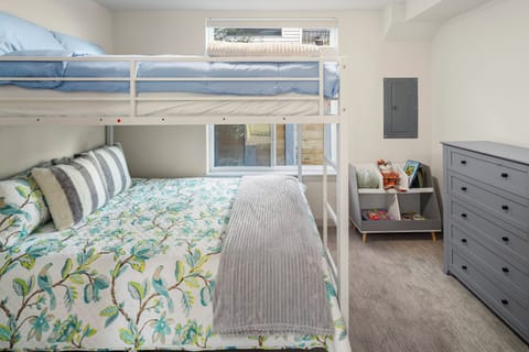 Brand New 2-bedroom townhome near Green Lake with City Views and Free Parking House in Fremont