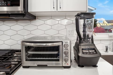 Brand New 2-bedroom townhome near Green Lake with City Views and Free Parking House in Fremont